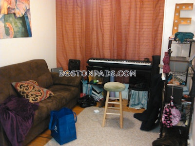 Fenway/kenmore Nice 2 Bed 1 Bath available 6/1 on Beacon St. in Beacon Hill! Boston - $3,000