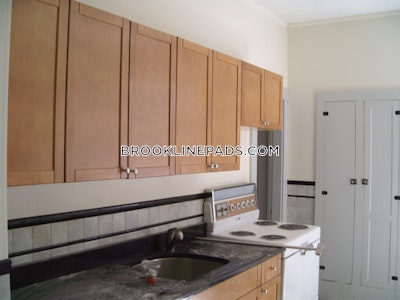 Brookline 4 Bed 2 Bath BROOKLINE- BOSTON UNIVERSITY $6,100  Boston University - $6,600 No Fee