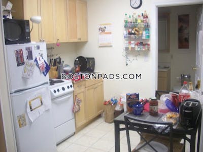 Fenway/kenmore Spacious 2 bed 1 bath available Sept on Beacon St. Fenway! Boston - $3,000 50% Fee
