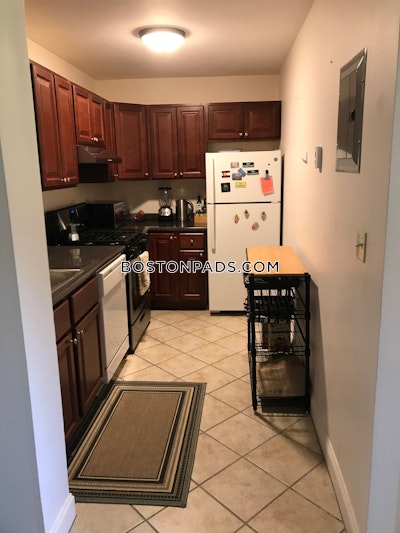 Brighton Sunny 2 Bed 1 bath available NOW on Kenrick St in Brighton!!  Boston - $2,500