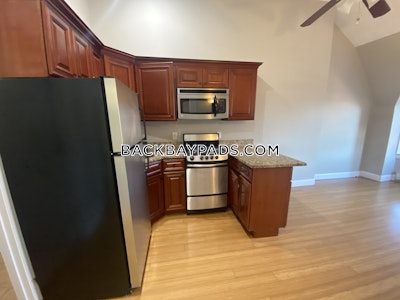 Back Bay 1 bed, 1 bath available on NOW on Newbury St in the Back Bay Boston - $2,800
