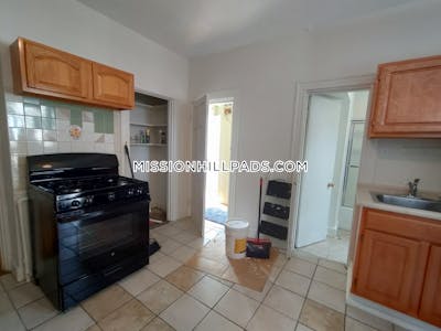 Mission Hill Apartment for rent 3 Bedrooms 1 Bath Boston - $3,600