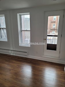 North End Charming 3 bed 2 bath in North End Located on Hanover St. Boston - $4,650
