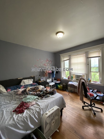 Brookline Apartment for rent 2 Bedrooms 1 Bath  Beaconsfield - $3,525 50% Fee