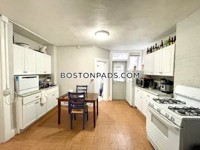 North End 3 Bed 1 Bath in North End  Good deal for the location  Parking on street Great dining and night life in area Boston - $3,700 50% Fee