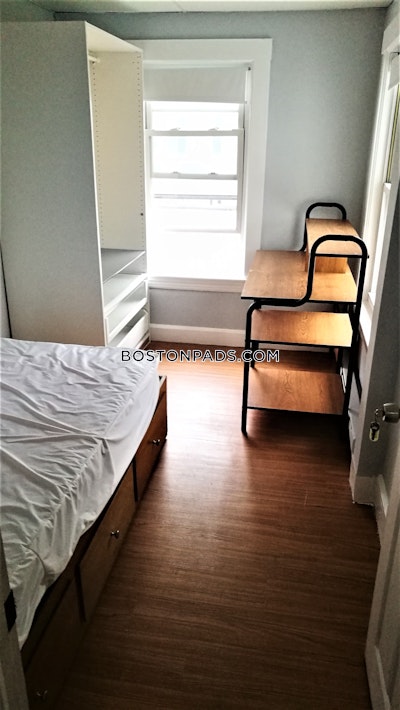Waltham Apartment for rent 6 Bedrooms 2 Baths - $4,580